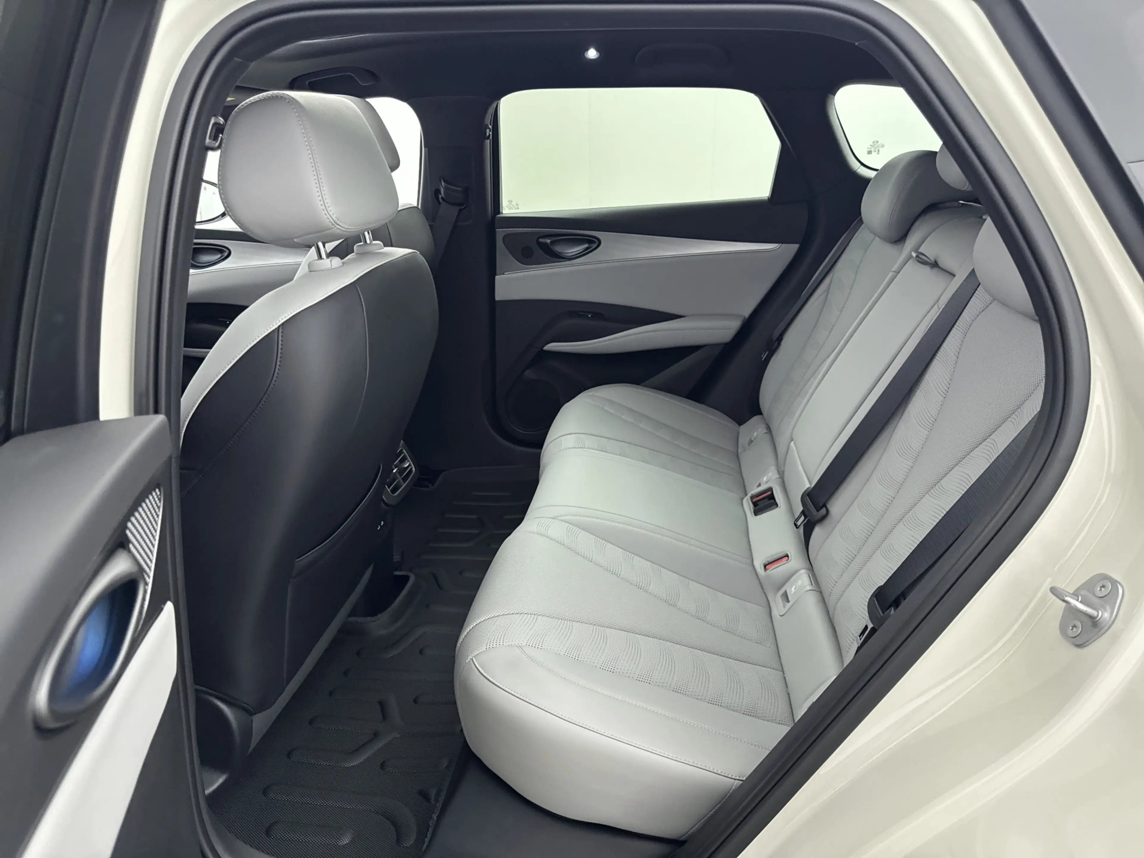 BYD Seal 6 Touring - 1.5 DM-i Comfort // SCHUIFKANTELDAK // 1 — photo 5