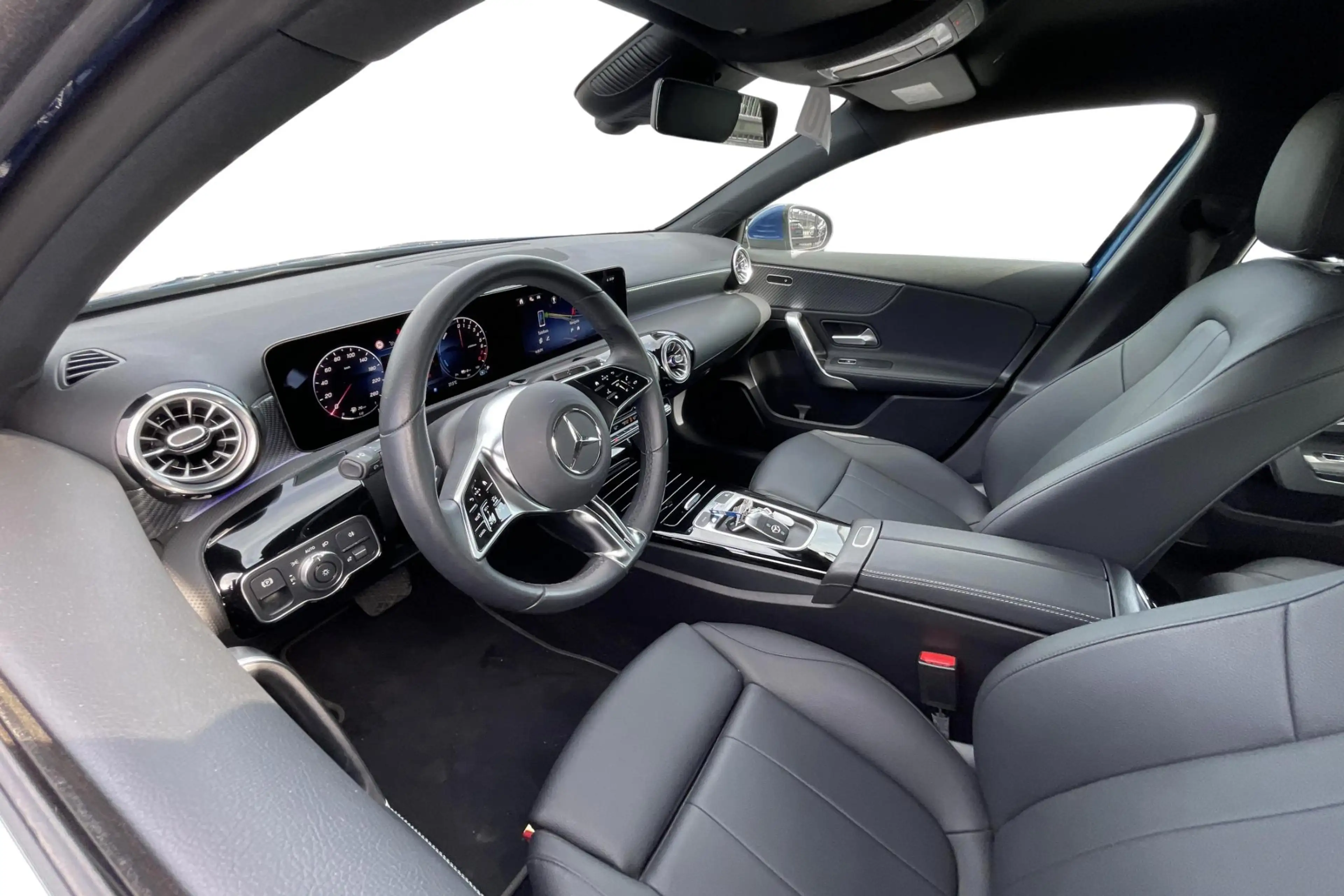 Mercedes-Benz A 250 A e Luxury Line — photo 11