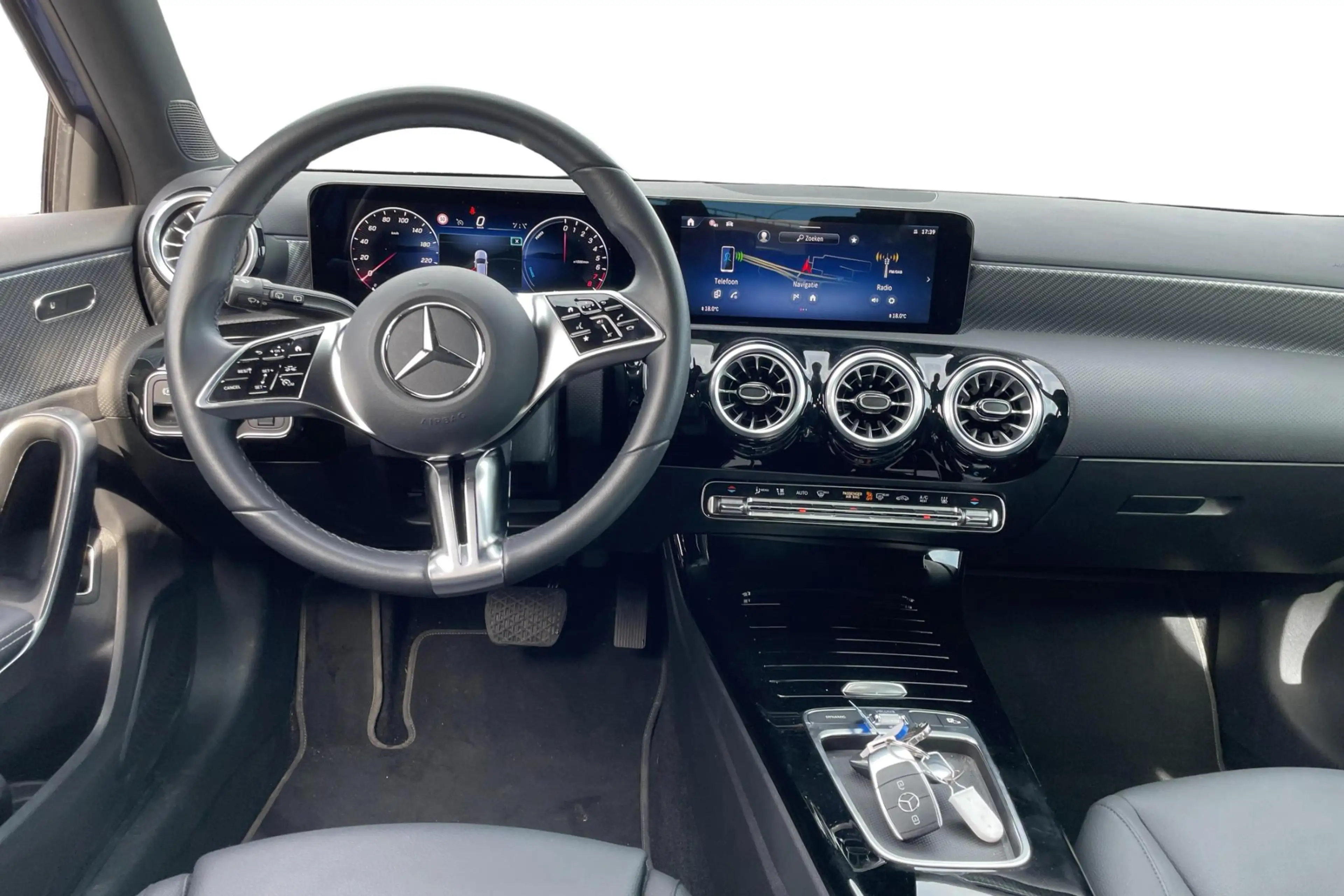 Mercedes-Benz A 250 A e Luxury Line — photo 12