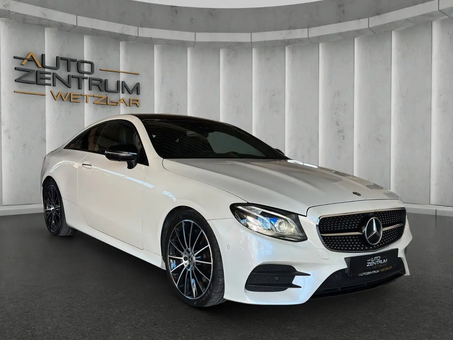 Mercedes-Benz E 300 d Coupe AMG Night Multibeam LED Pano 360° Blanc - 1