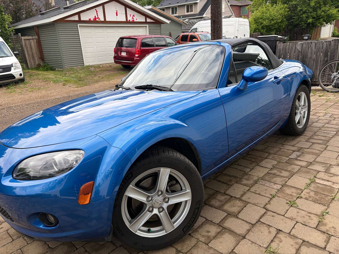 2006 Mazda MX-5 Miata $ 19,500 28,283 km Gasoline Convertible for