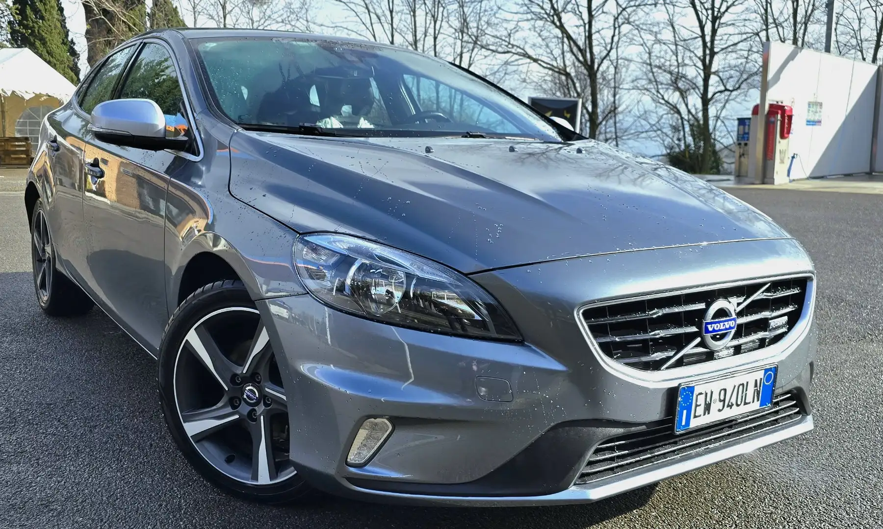 Volvo V40 1.6 d2 R-design Momentum - 1