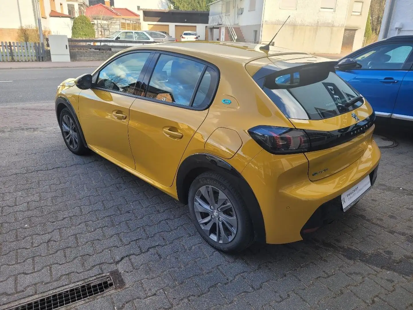 Peugeot 208 e- Allure 136, Sitzheizung,Kamera,Mirror Screen Gelb - 2
