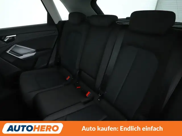 Audi Q3 view 14