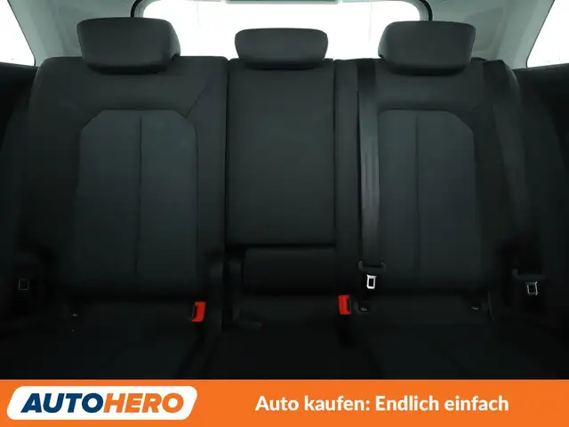 Audi Q3 view 15