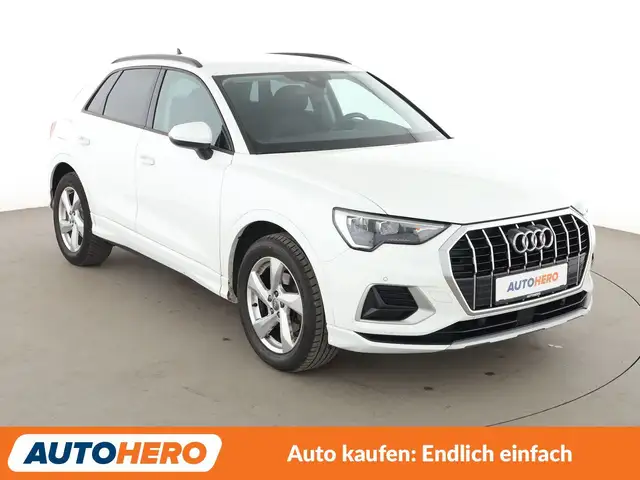 Audi Q3 view 8