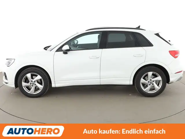 Audi Q3 view 3