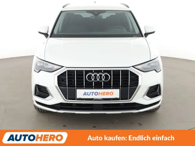 Audi Q3 view 9