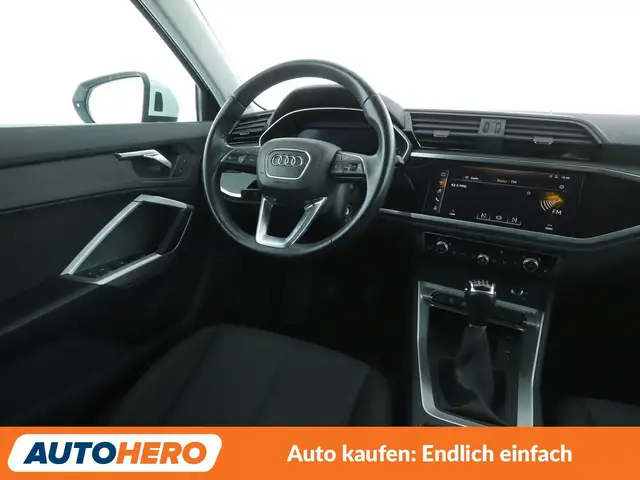 Audi Q3 view 13