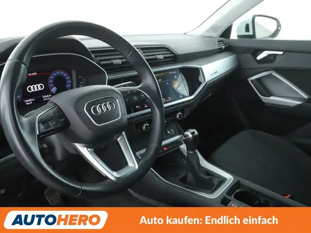 Audi Q3 view 11