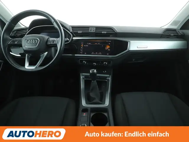 Audi Q3 view 12