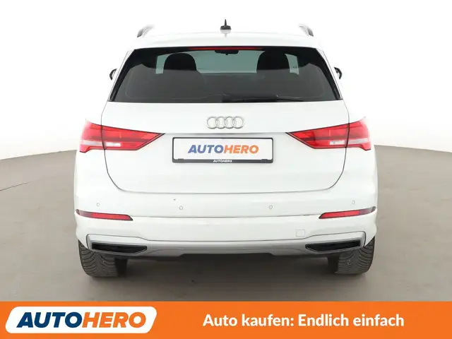 Audi Q3 view 5