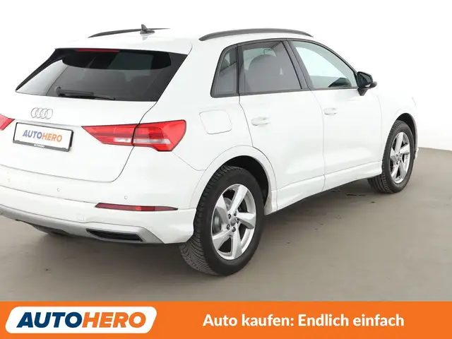 Audi Q3 view 6