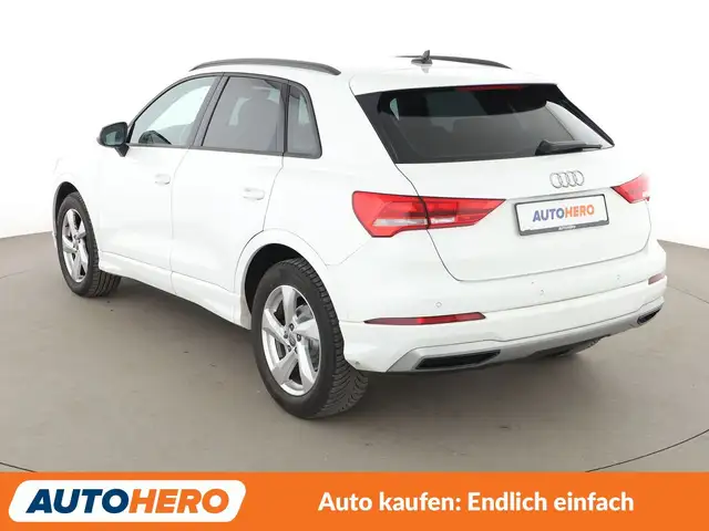 Audi Q3 view 4