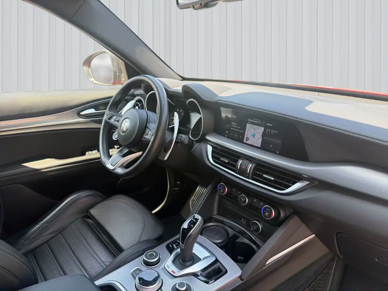 Alfa Romeo Stelvio 2023 — фото 11