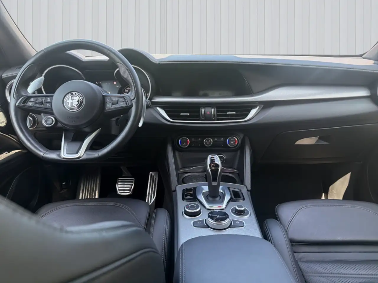 Alfa Romeo Stelvio 2023 — фото 10