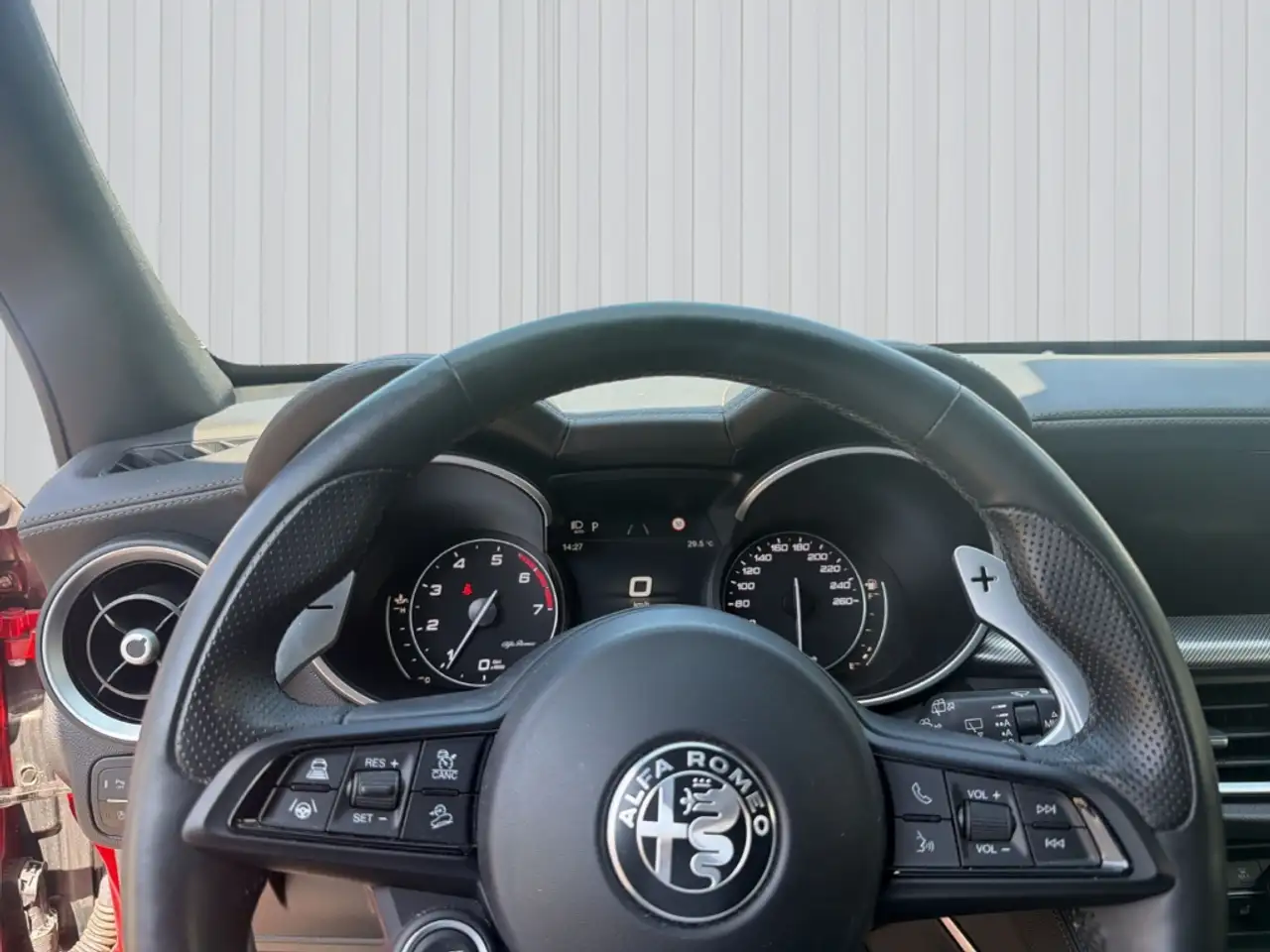 Alfa Romeo Stelvio 2023 — фото 12