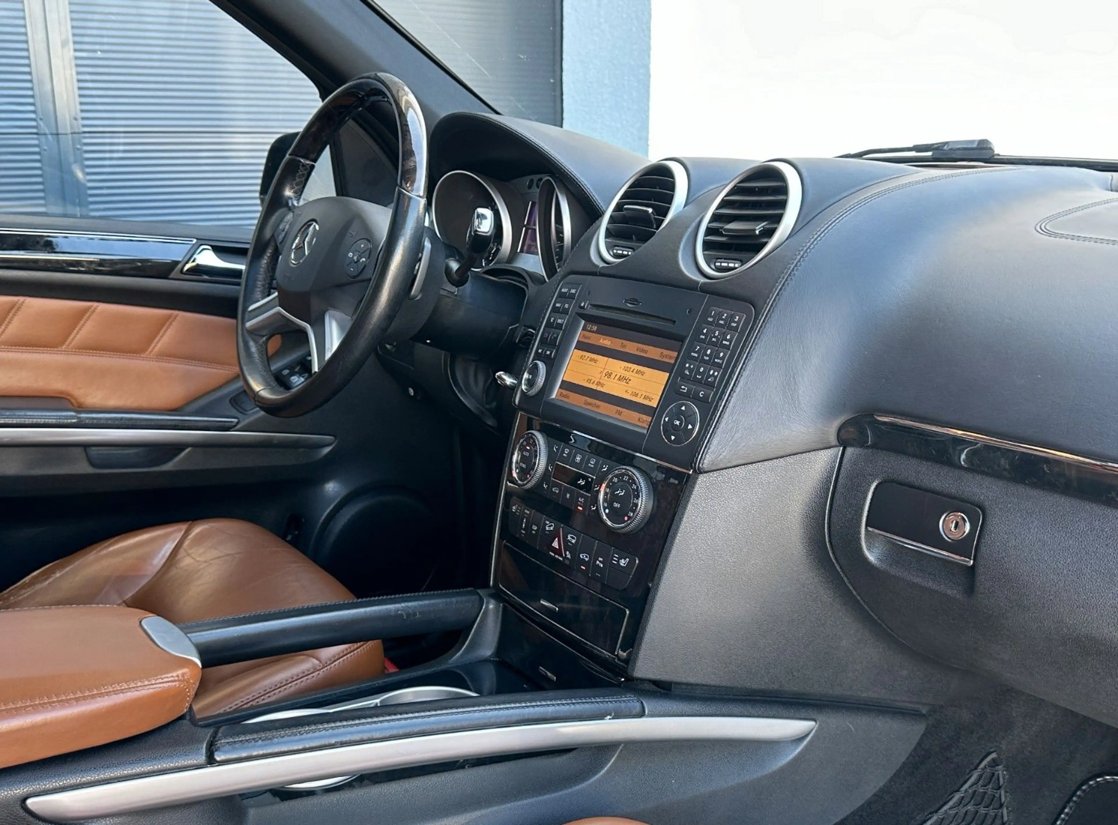 Mercedes-Benz ML 420 CDI 4Matic*DESIGNO*S-DACH*COMAND*MEMORY* — photo 10