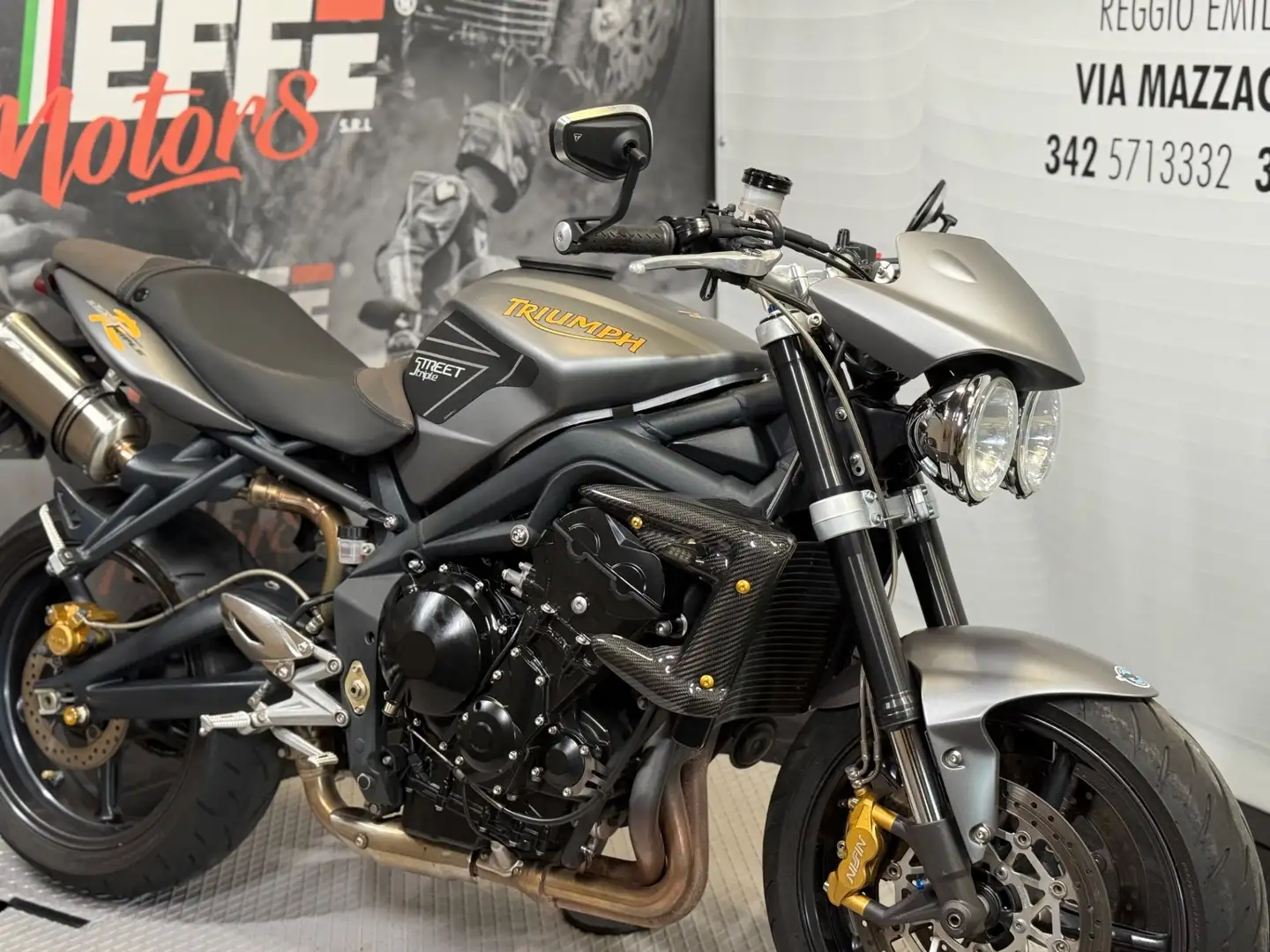 Triumph Street Triple R Grigio - 2