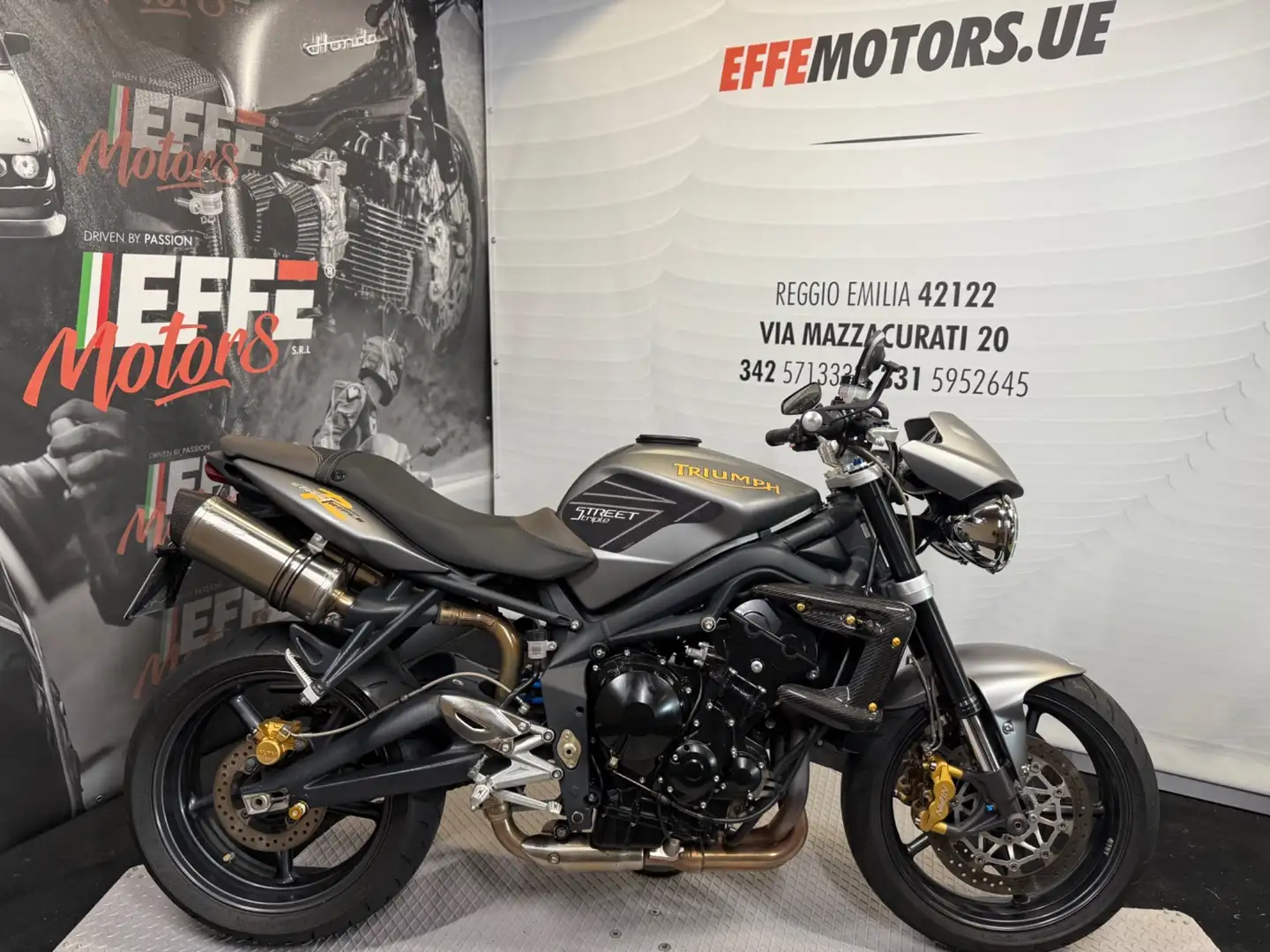 Triumph Street Triple R Grigio - 1