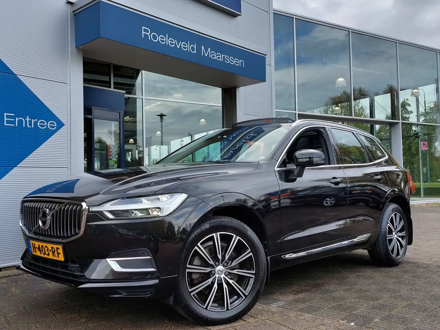 Volvo XC60 2.0 B4 197pk Automaat AWD Inscription | Navi | App Zwart - 1