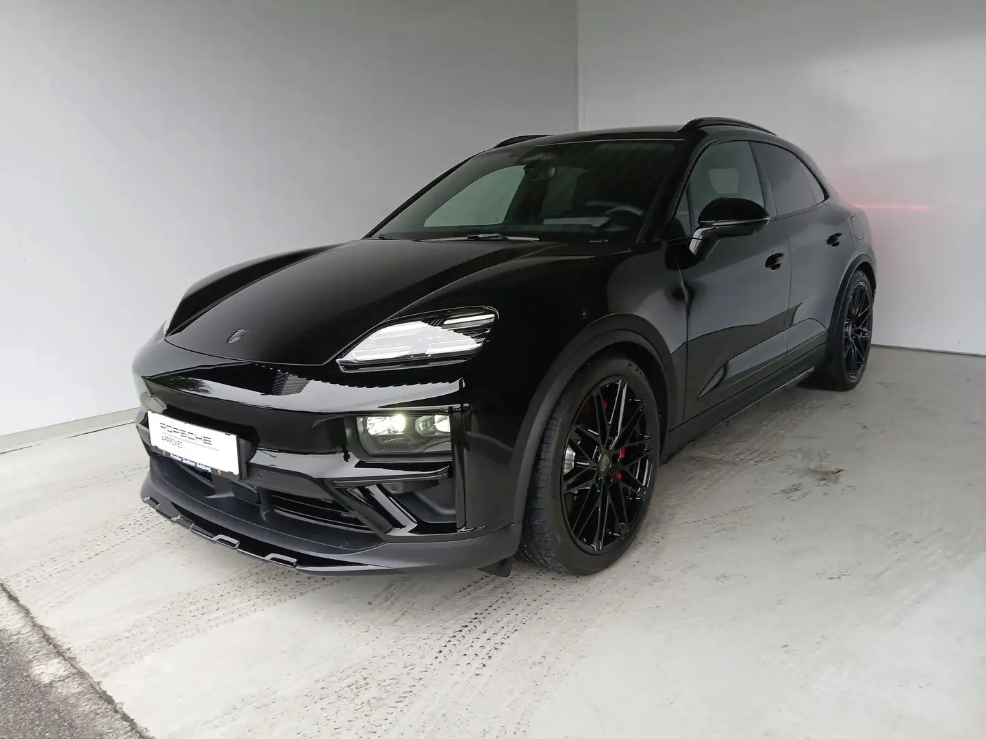 Porsche Macan Turbo Schwarz - 1