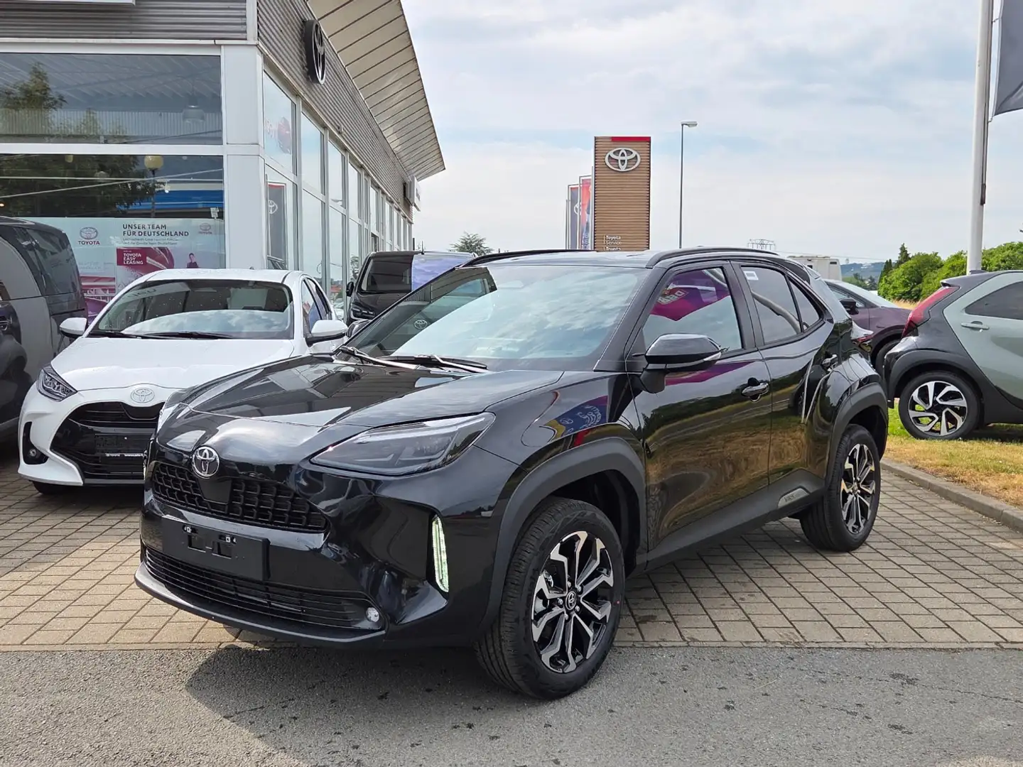 Toyota Yaris Cross 1.5 Hybrid Teamplayer Winter-Paket Schwarz - 1