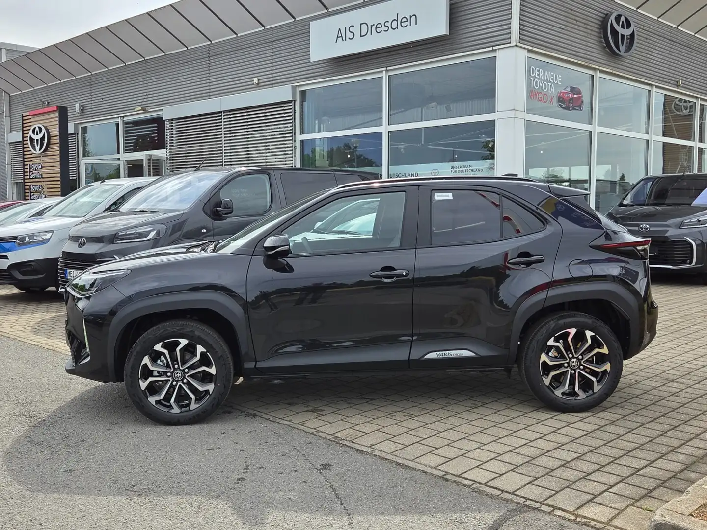 Toyota Yaris Cross 1.5 Hybrid Teamplayer Winter-Paket Schwarz - 2