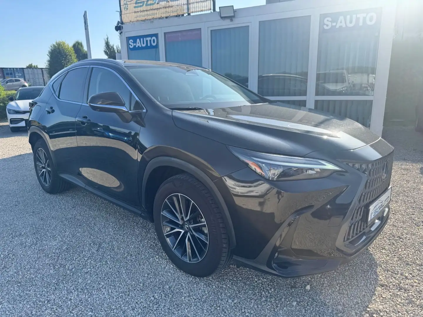 Lexus NX 450h+ Executive AWD CVT LED Apple/Andr PlugIn Noir - 1