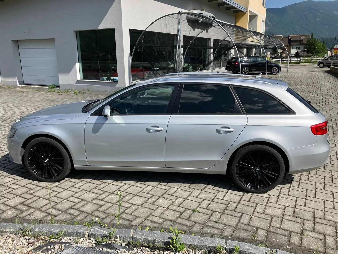 Audi A4 Avant 2,0 TDI quattro S-tronic Grau - 2