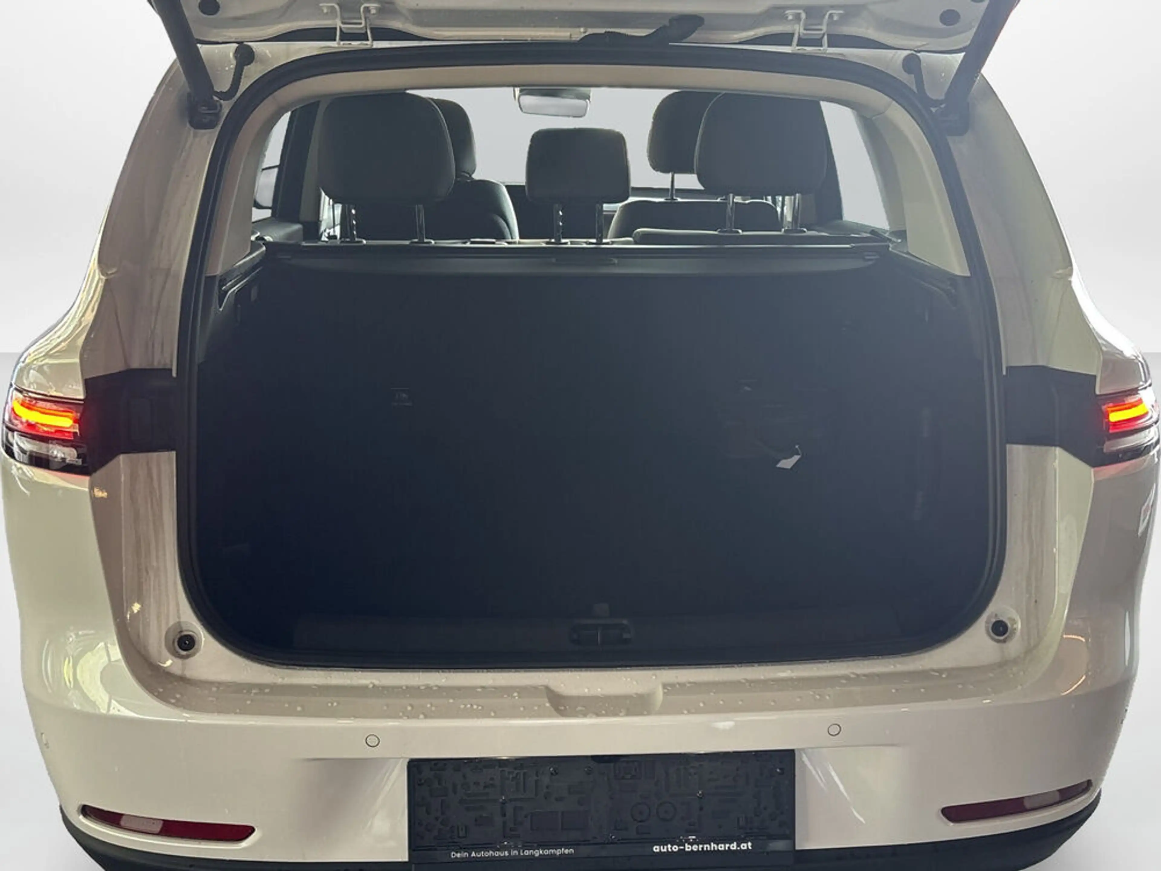 Leapmotor C10 C10 BEV Design Pro — photo 13