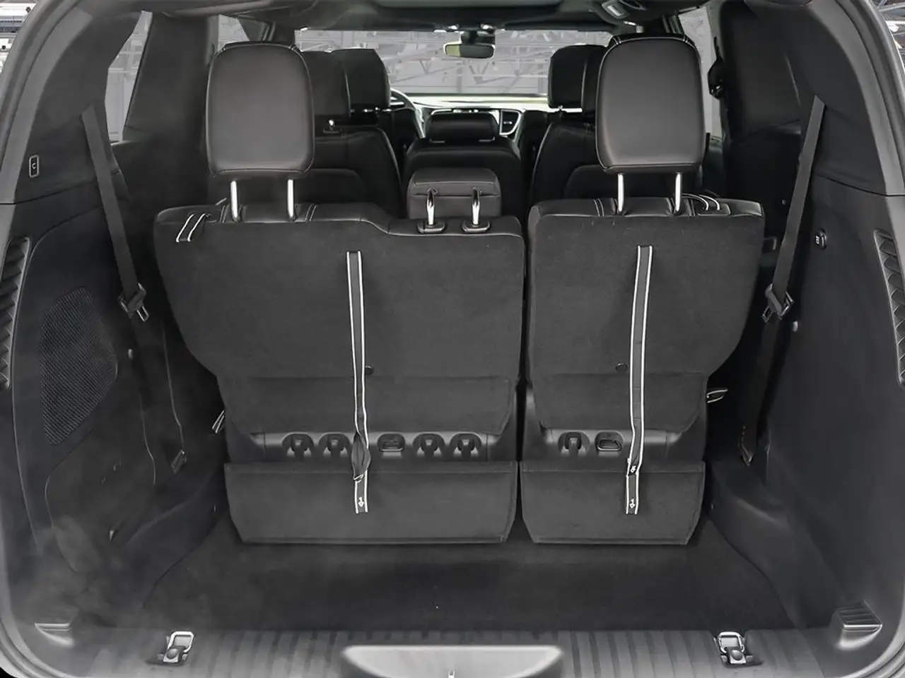 Chrysler Pacifica photo Chrysler Pacifica