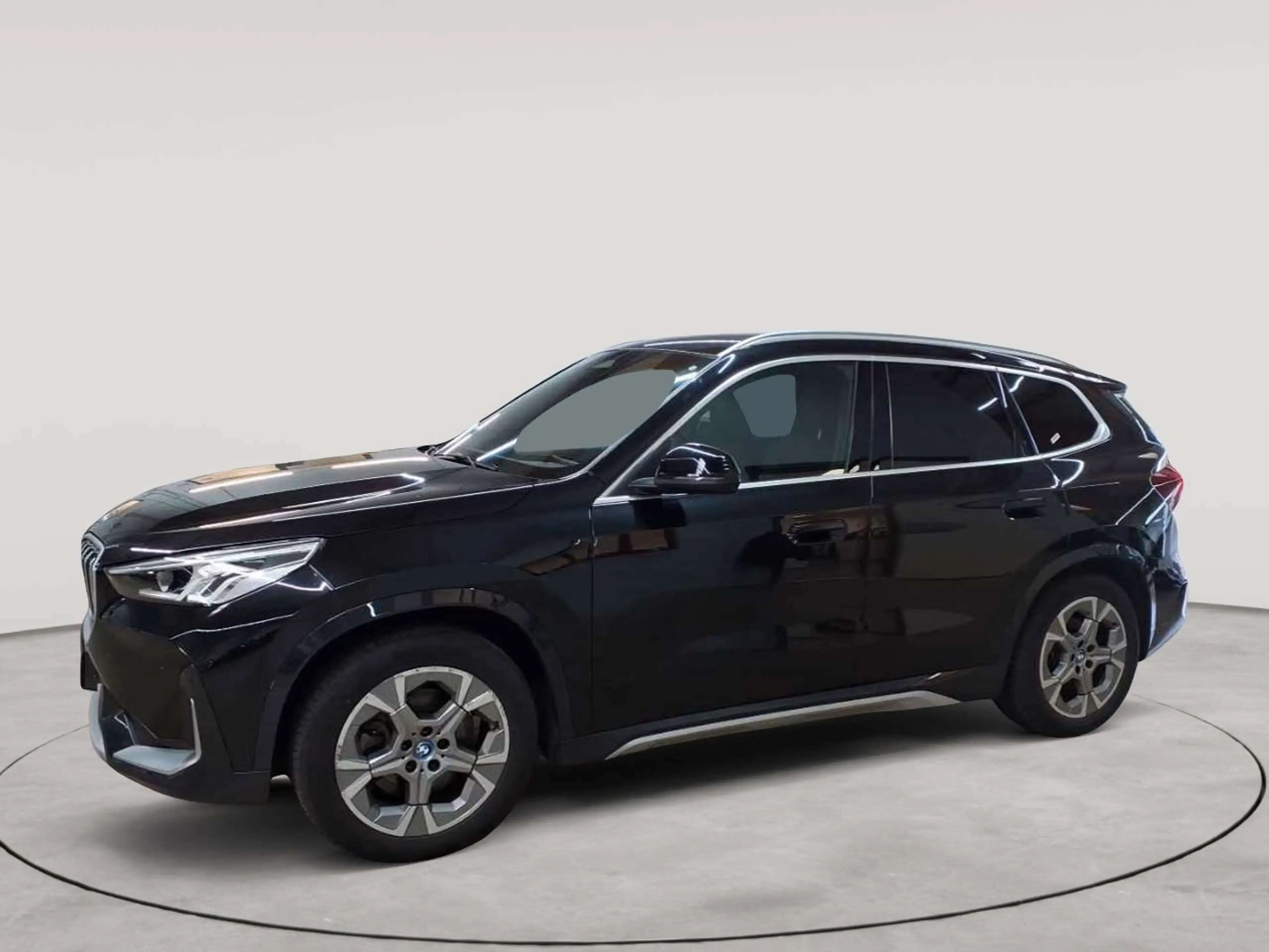 BMW iX1 iX1 xDrive30 xLine Navi H&K AHK — photo 6