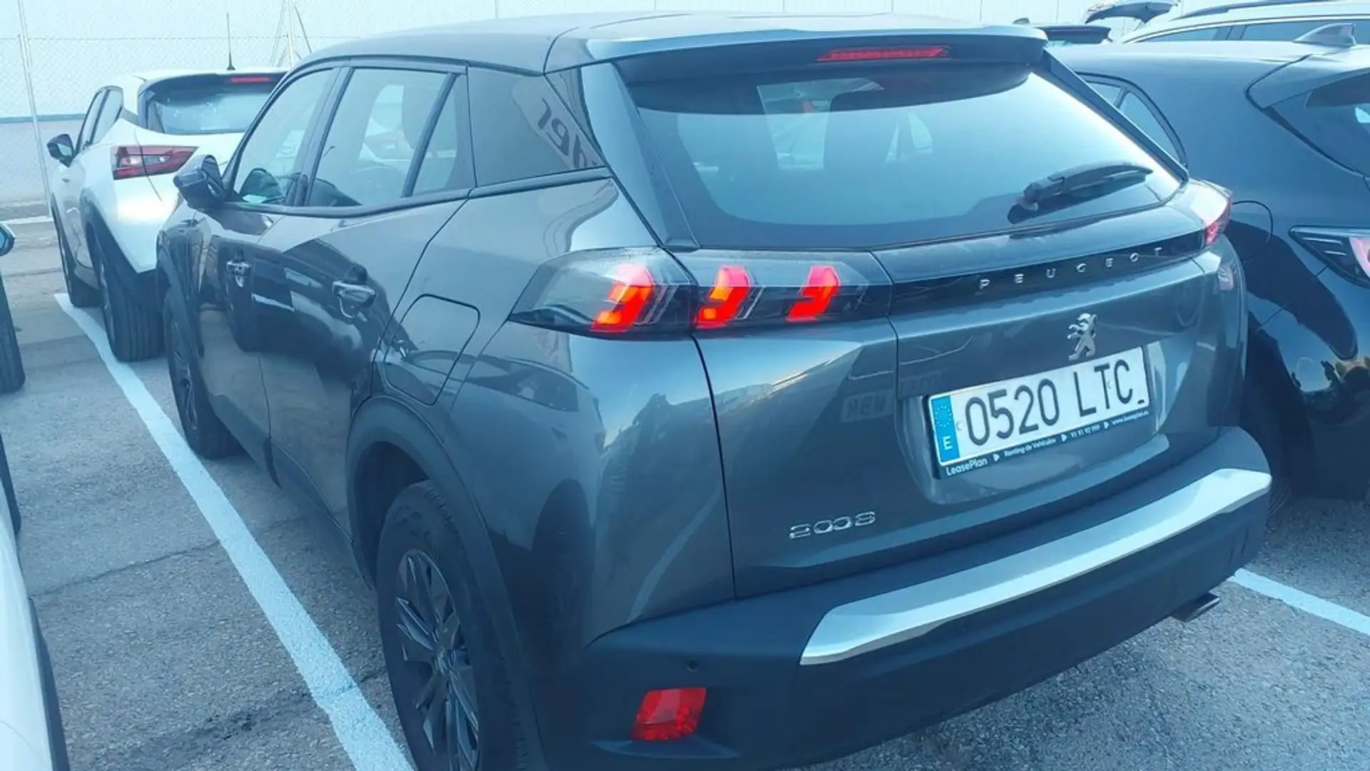 Peugeot 2008 1.5BlueHDi S&S Active Pack 110 Gris - 2