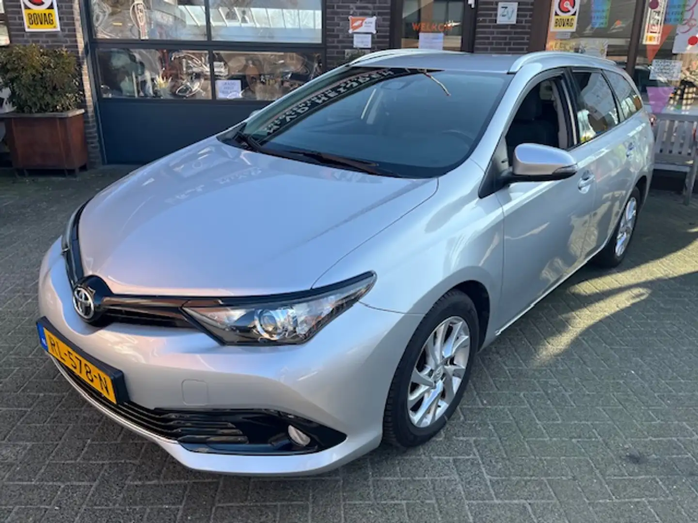 Toyota Auris 1.2 T Touring Dynamic Automaat Grau - 1