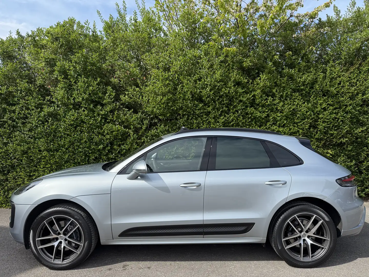Porsche Macan 2.0 Turbo PDK+NAVI+CAMERA+VOLANT CHAUF+TOIT OUVR Gris - 2