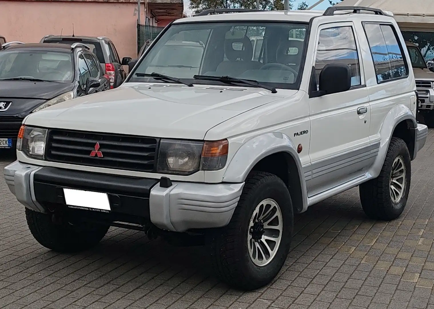 Mitsubishi Pajero 2.5 TDI 3P GLS -MOTORE NUOVO- Bianco - 1