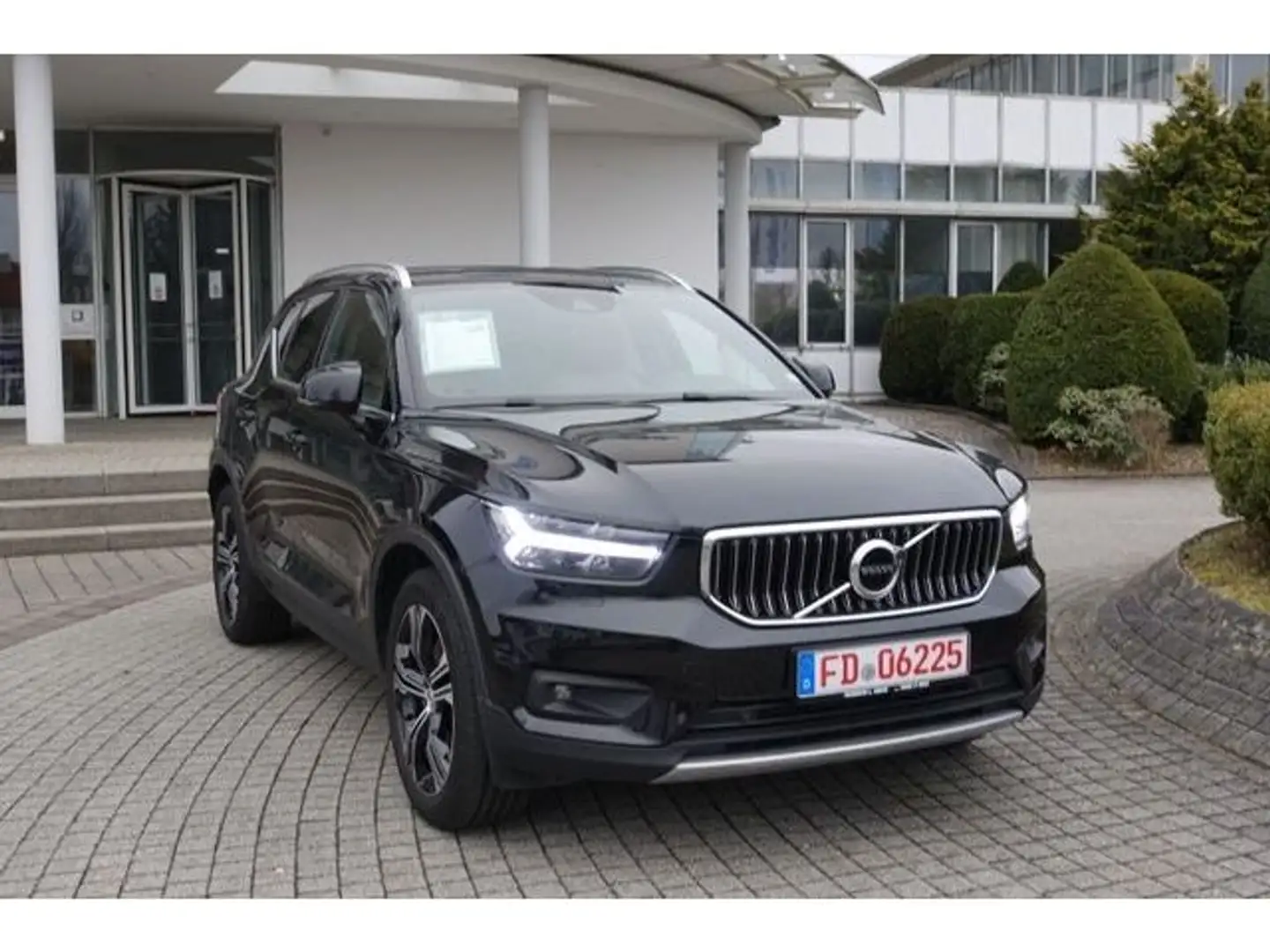 Volvo XC40 T5 Inscription AHK Pano SHZ H&K Schwarz - 1