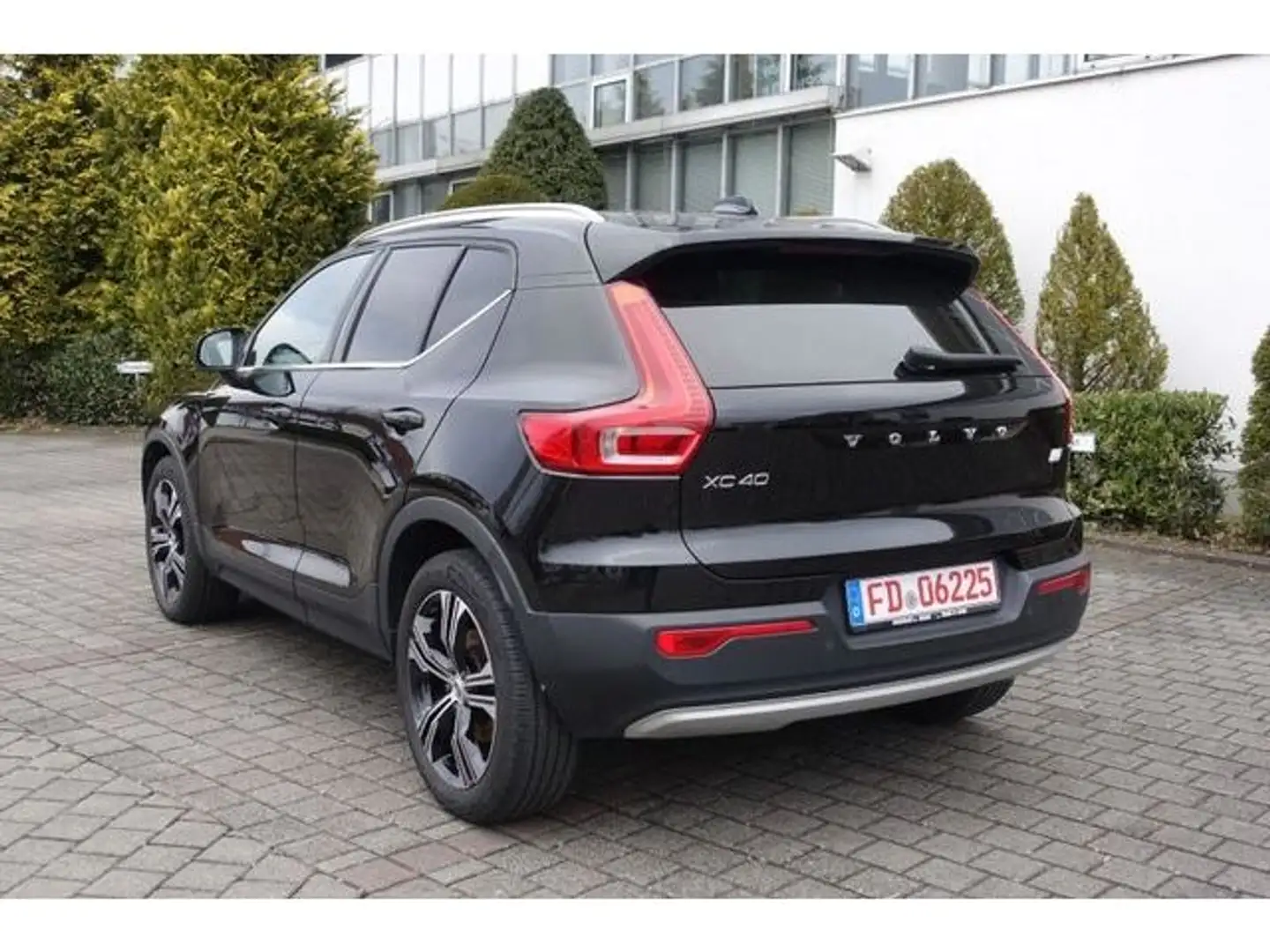 Volvo XC40 T5 Inscription AHK Pano SHZ H&K Schwarz - 2