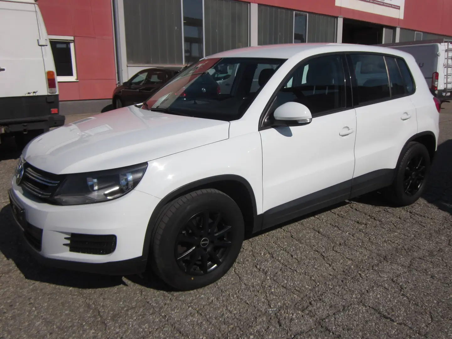 Volkswagen Tiguan 2,0 TDI Cool BMT Weiß - 1