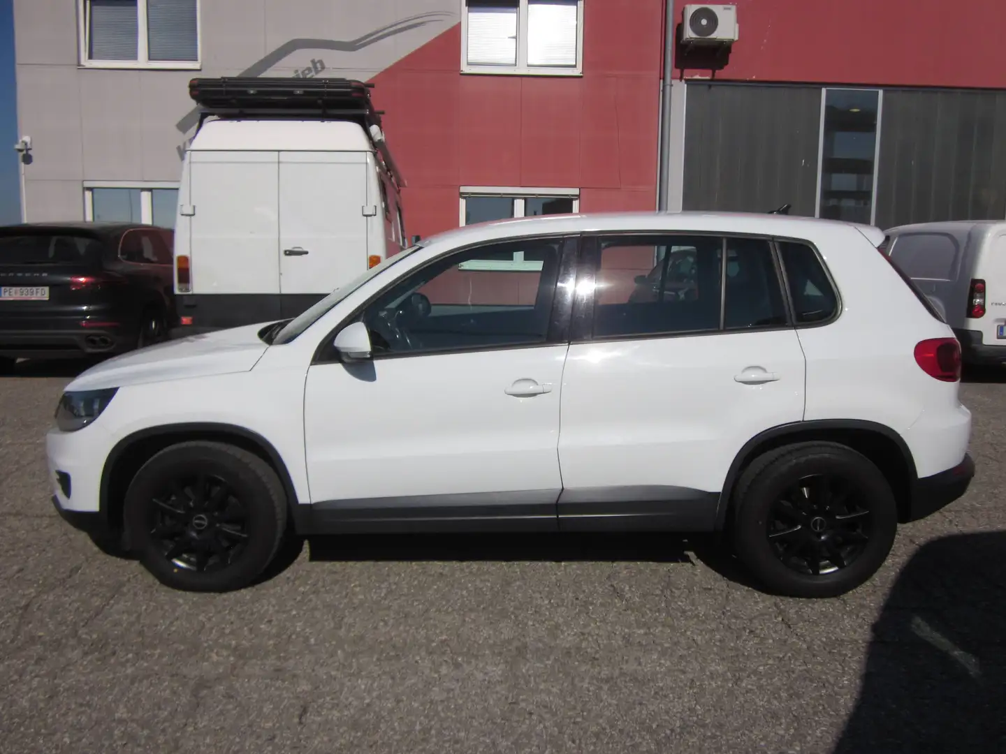 Volkswagen Tiguan 2,0 TDI Cool BMT Weiß - 2
