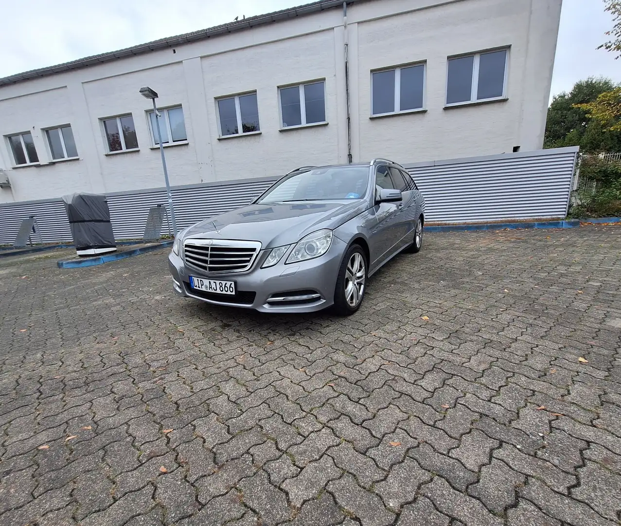 Mercedes-Benz E 250 T CDI DPF 4Matic BlueEFFICIENCY 7G-TRONIC Elegance Grau - 2