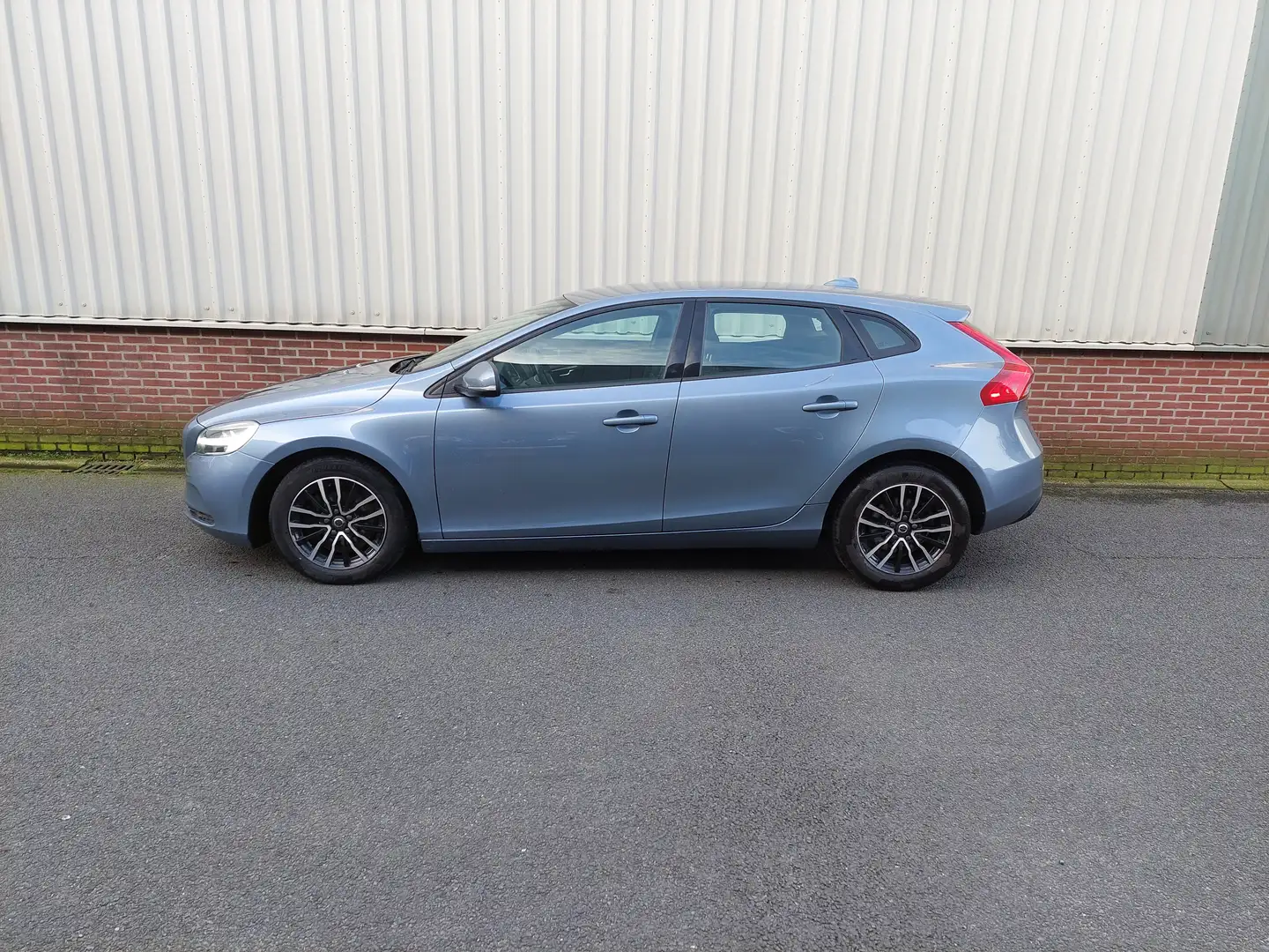Volvo V40 1,5 T2 Polar+ AUT, Clima, Cruise, NAVI, Dealer Odh Grey - 2