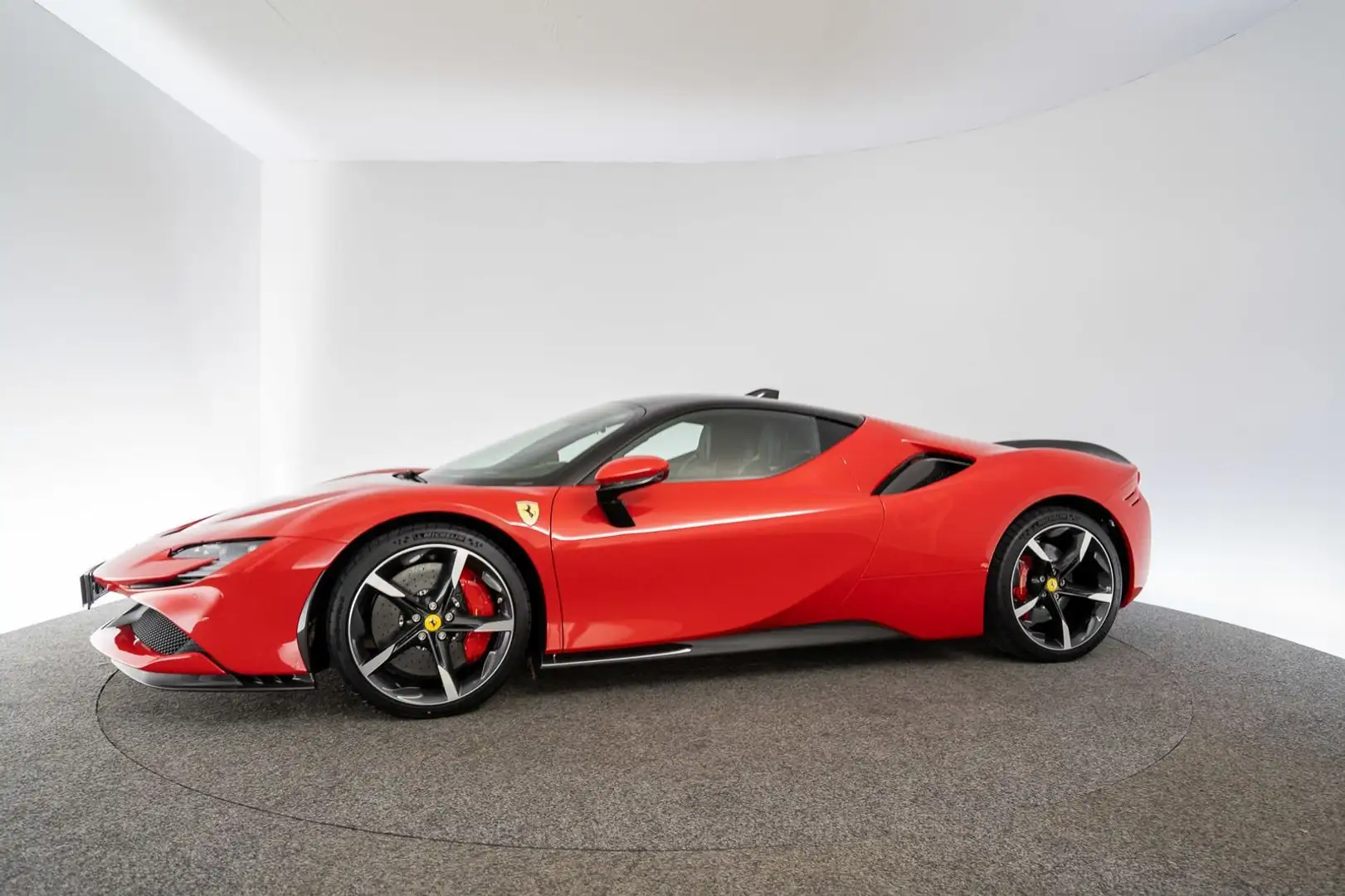 Ferrari SF90 Stradale ASSETTO FIORANO FERRARI SINGEN - 2