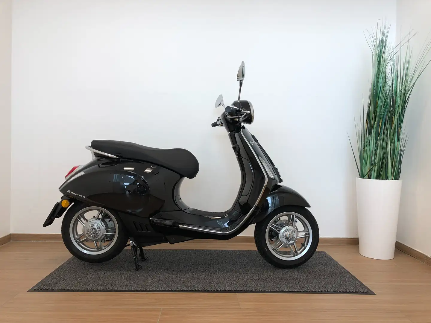Vespa Elettrica L1 inkl. 200,- Zubehörgutschein Negro - 2