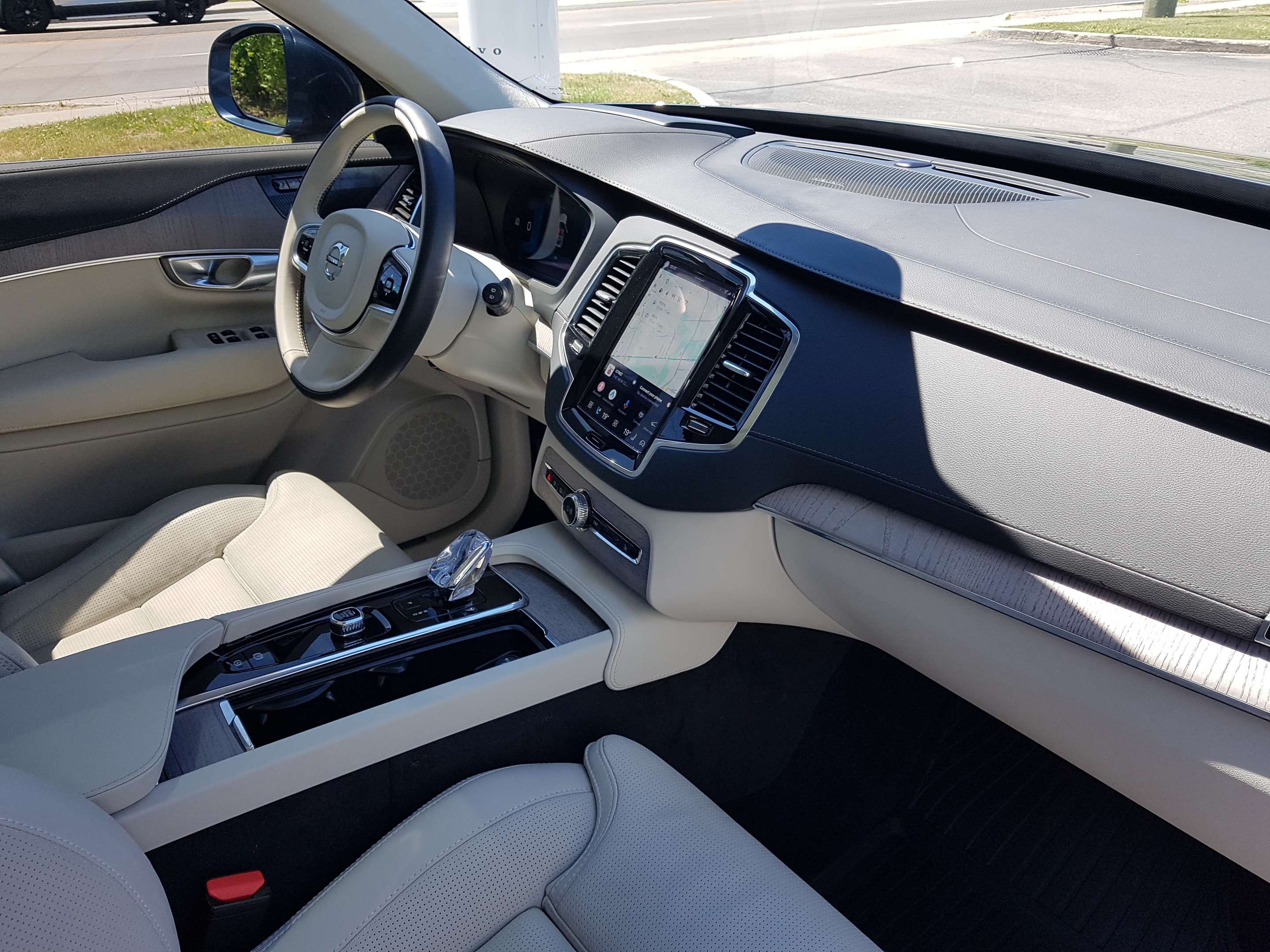 2024 Volvo XC90 T8 eAWD PHEV Ultimate Bright Theme 7-Seater thumb 21