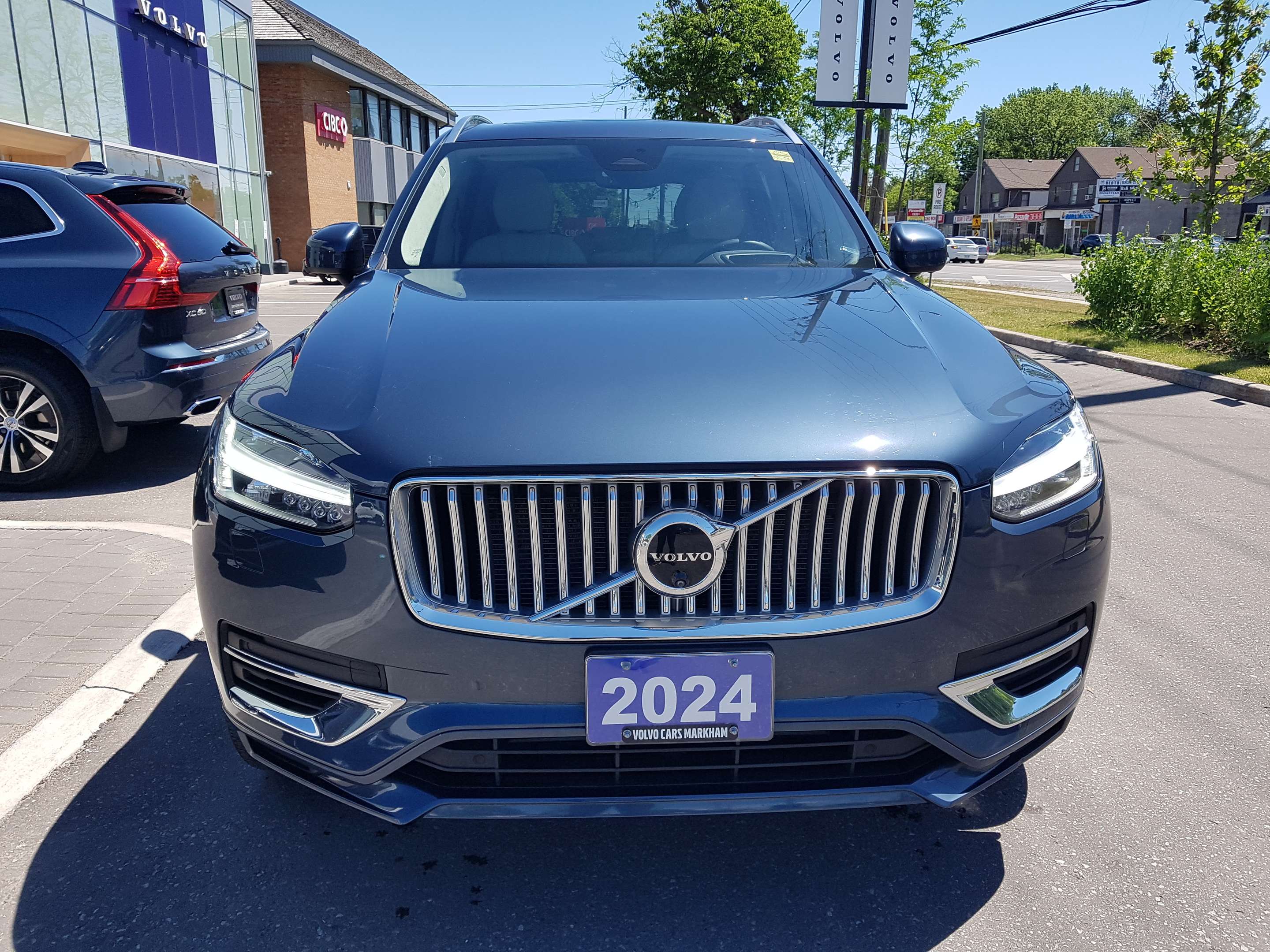 2024 Volvo XC90 T8 eAWD PHEV Ultimate Bright Theme 7-Seater alt 4
