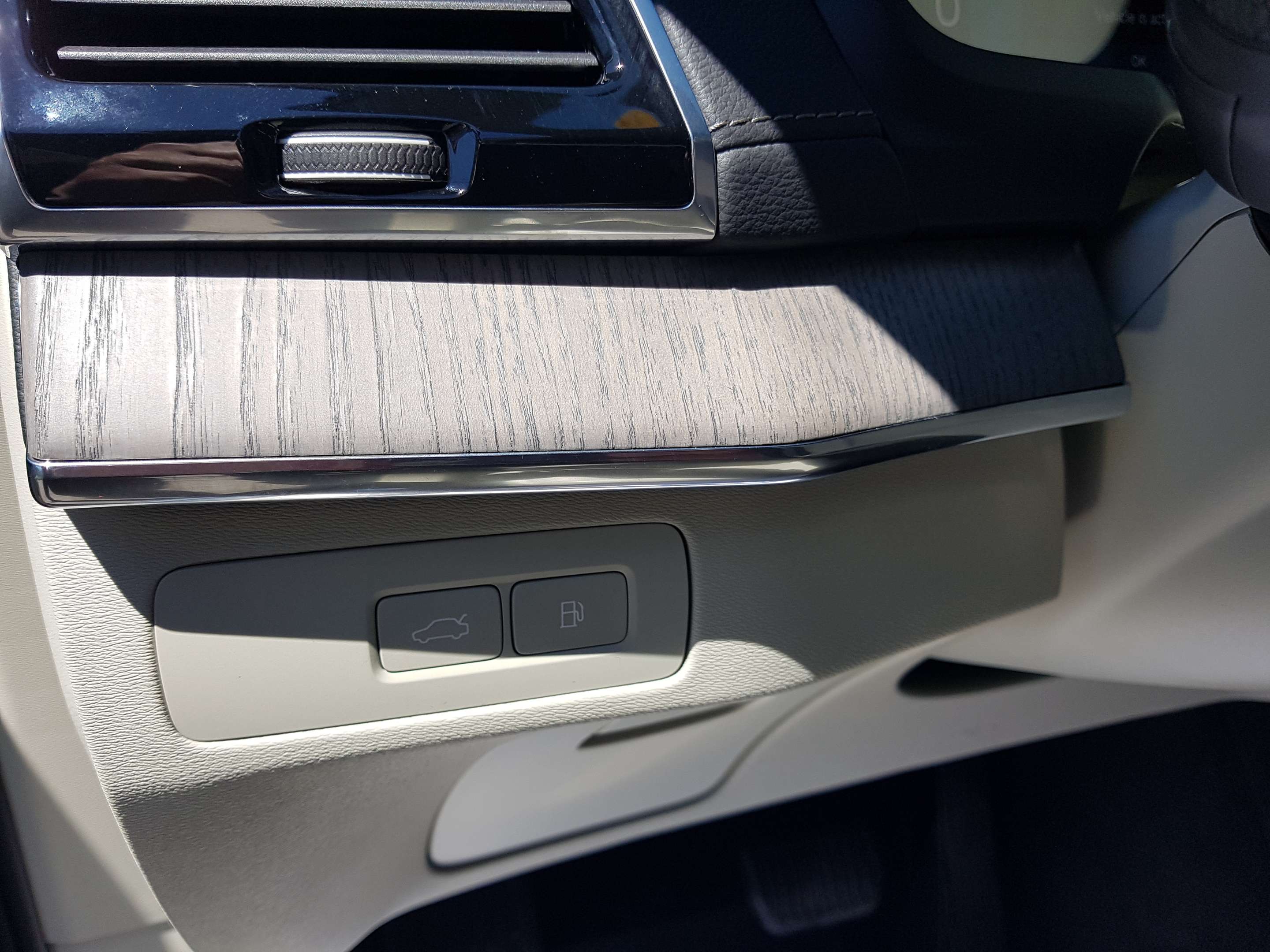 2024 Volvo XC90 T8 eAWD PHEV Ultimate Bright Theme 7-Seater thumb 44