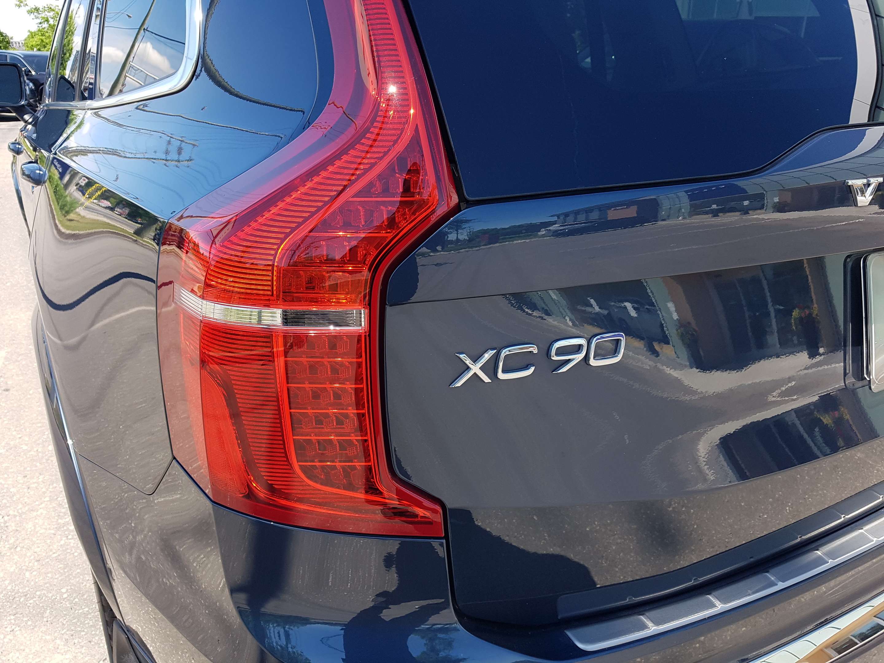 2024 Volvo XC90 T8 eAWD PHEV Ultimate Bright Theme 7-Seater thumb 9