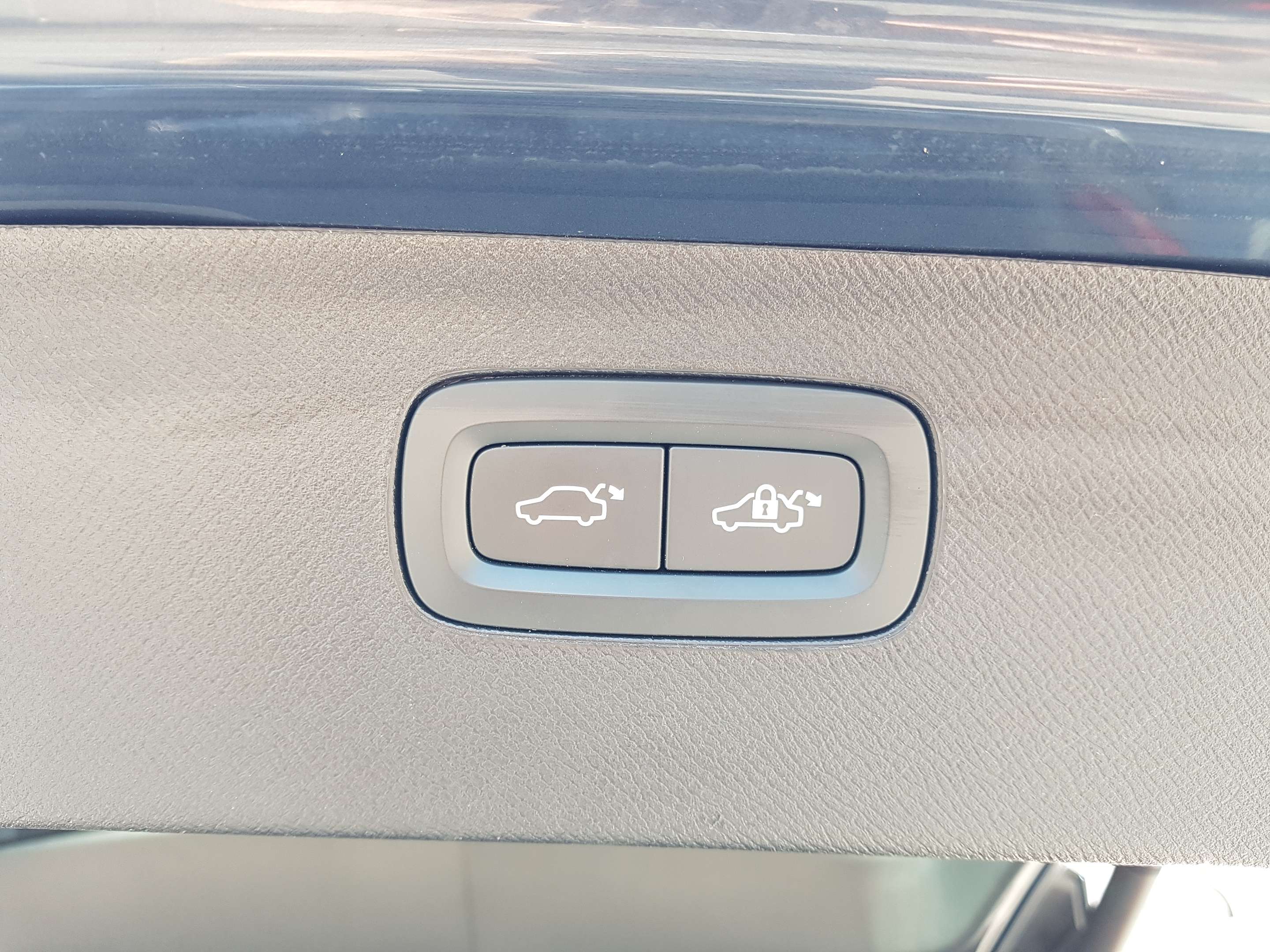 2024 Volvo XC90 T8 eAWD PHEV Ultimate Bright Theme 7-Seater thumb 16